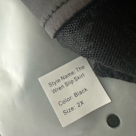 Elegant Black Satin Skirt - Picture 2 of 3